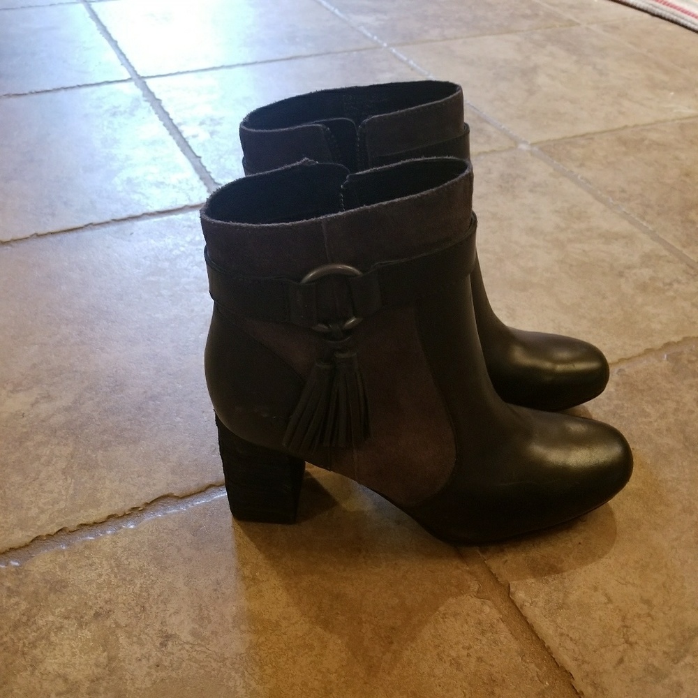 Beautiful black boots!